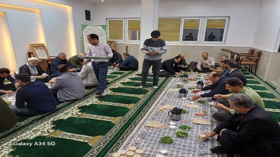ضیافت افطاری در مدیریت ارتباطات زیرساخت استان قم برگزار شد
