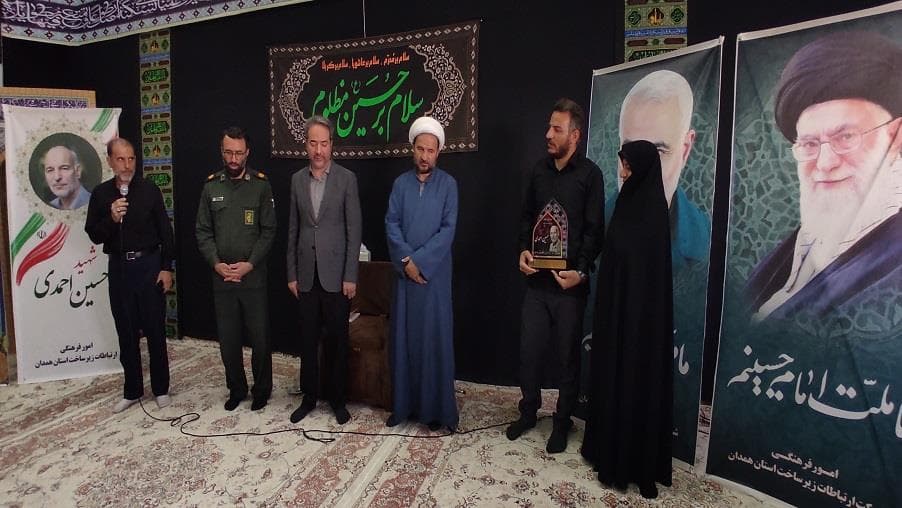 مراسم تکریم از خانواده معزز شهید حسین احمدی