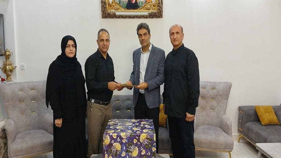 تجلیل از خانواده شهید نصرت دارابی در استان ایلام تجلیل از خانواده شهید نصرت دارابی در استان ایلام