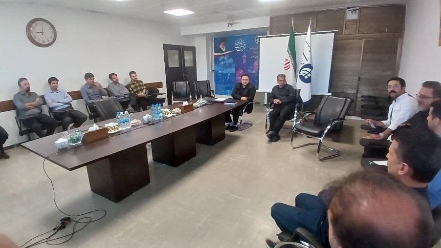جلسه هم‌اندیشی با کارکنان واحدهای ارتباطات زیرساخت خراسان رضوی برگزار شد