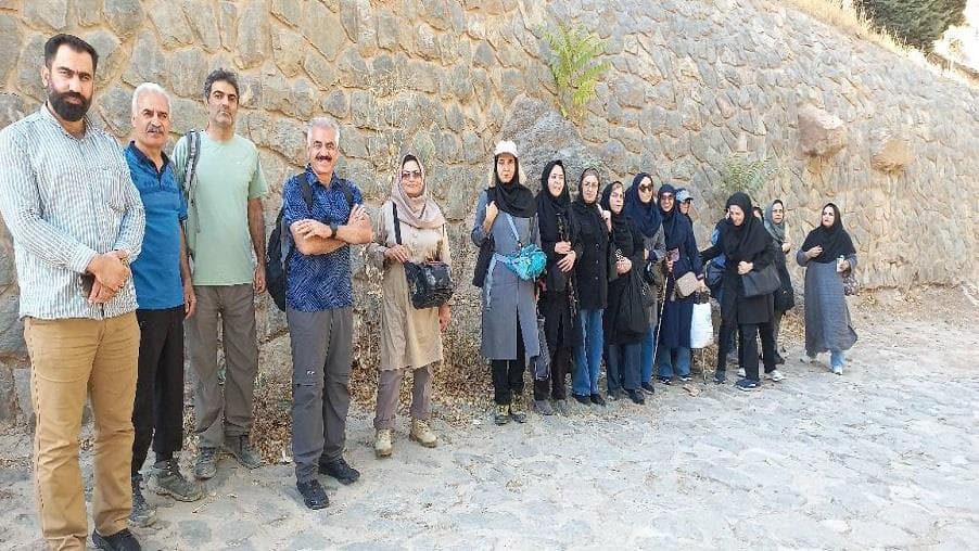 تیم کوهنوردی ایثارگران شرکت ارتباطات زیرساخت مسیر پارک جمشیدیه به تپه نورالشهدا پیمایش کردند تیم کوهنوردی ایثارگران شرکت ارتباطات زیرساخت مسیر پارک جمشیدیه به تپه نورالشهدا پیمایش کردند