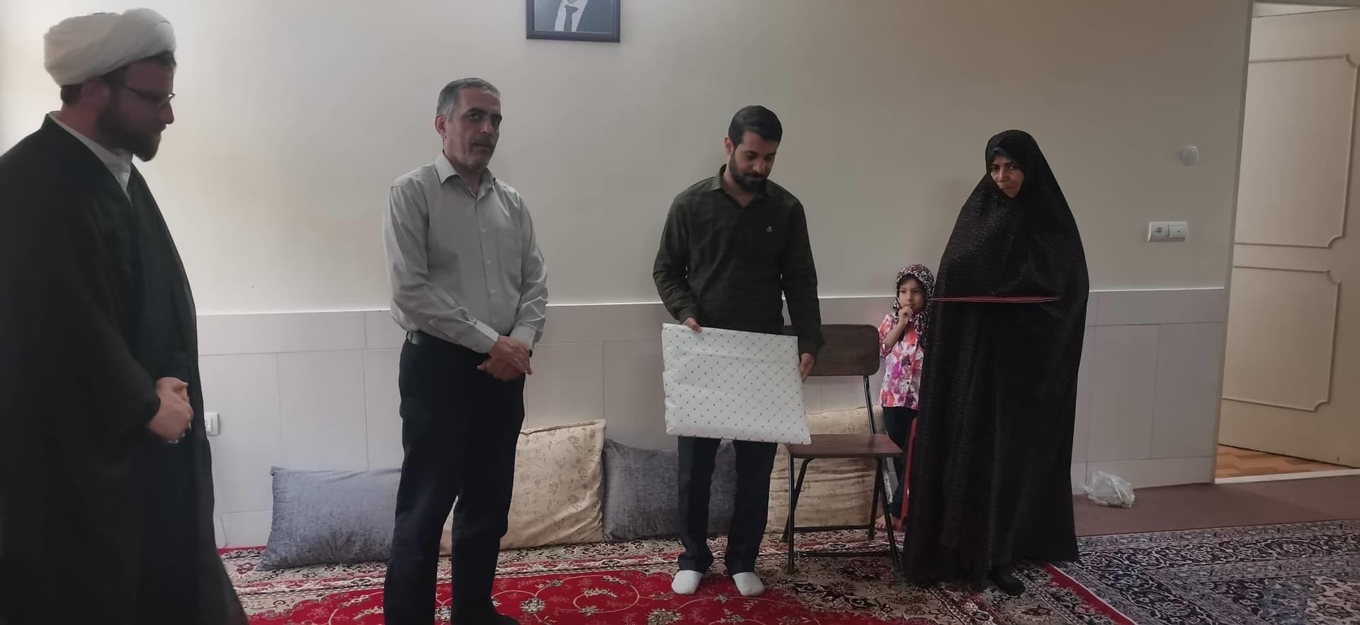 دیدار با خانواده شهید محمدرضا نریمانی با حضور سرپرست زیرساخت اصفهان دیدار با خانواده شهید محمدرضا نریمانی با حضور سرپرست زیرساخت اصفهان