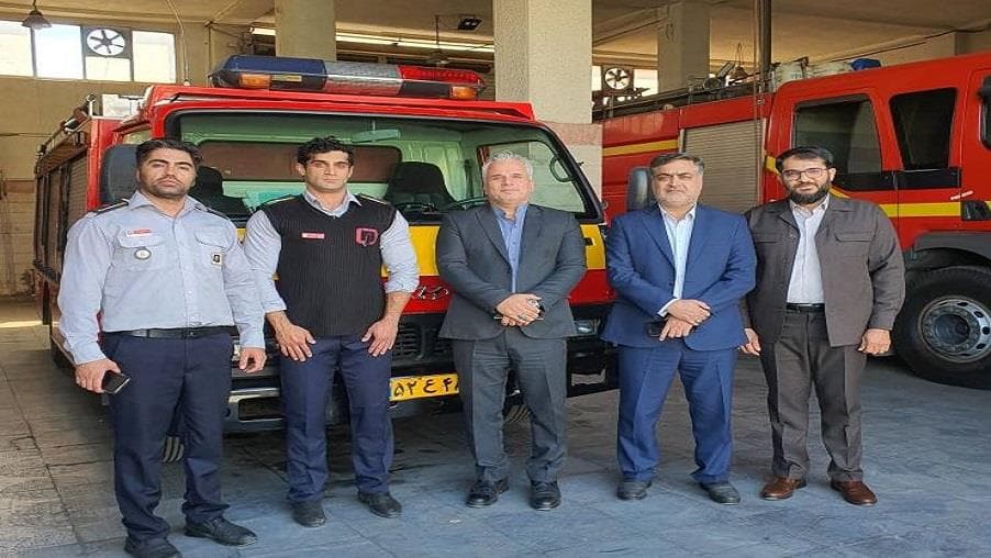 مدیر ارتباطات زیرساخت استان البرز از ایستگاه آتش نشانی کرج بازدید کرد