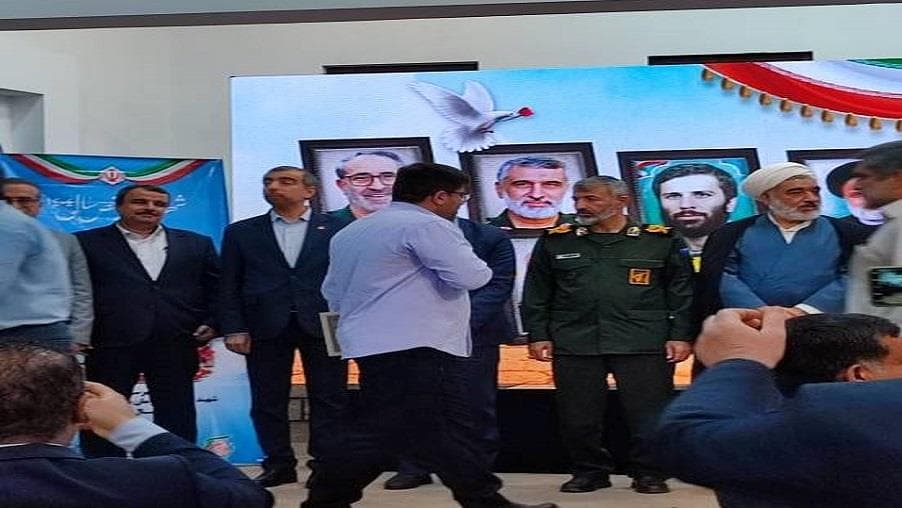 آیین تجلیل از کارمندان نمونه بسیجی استان بوشهر برگزار شد آیین تجلیل از کارمندان نمونه بسیجی استان بوشهر برگزار شد