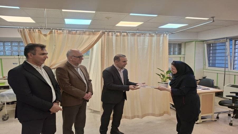 از کادر درمان مرکز فوریتهای پزشکی دکتر حمیدیه تجلیل شد از کادر درمان مرکز فوریتهای پزشکی دکتر حمیدیه تجلیل شد