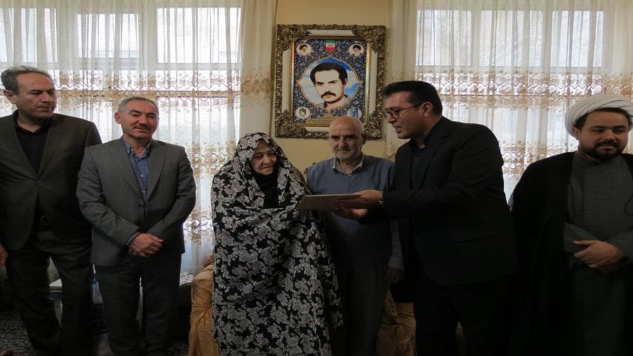 دیدار سرپرست ارتباطات زیرساخت استان اردبیل با خانواده شهید