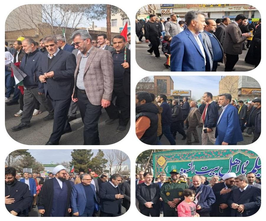 کارکنان ارتباطات زیرساخت استان سمنان در راهپیمایی 22 بهمن حضور پیدا کردند