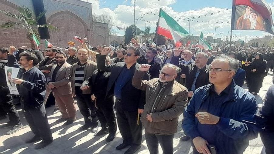 کارکنان مدیریت ارتباطات زیرساخت استان اردبیل در مراسم اربعین رهبر شهید شرکت کردند