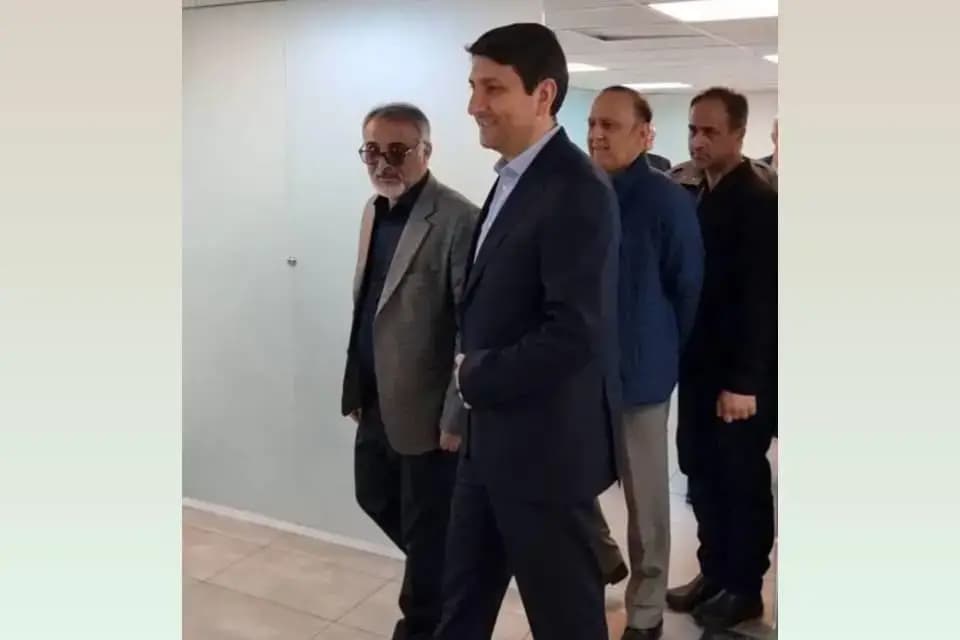 بازدید سرزده وزیر ارتباطات از شرکت ارتباطات زیرساخت/ قدردانی از تلاش کارکنان و تاکید بر حفظ پایداری شریان‌های حیاتی ارتباطات