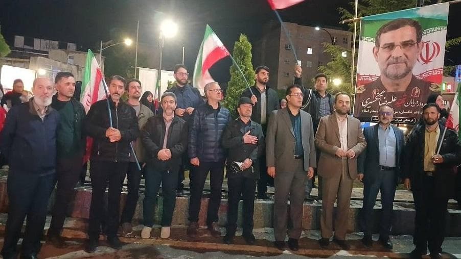 کارکنان مدیریت ارتباطات زیرساخت استان اردبیل در تجمع شبانه حضور یافتند