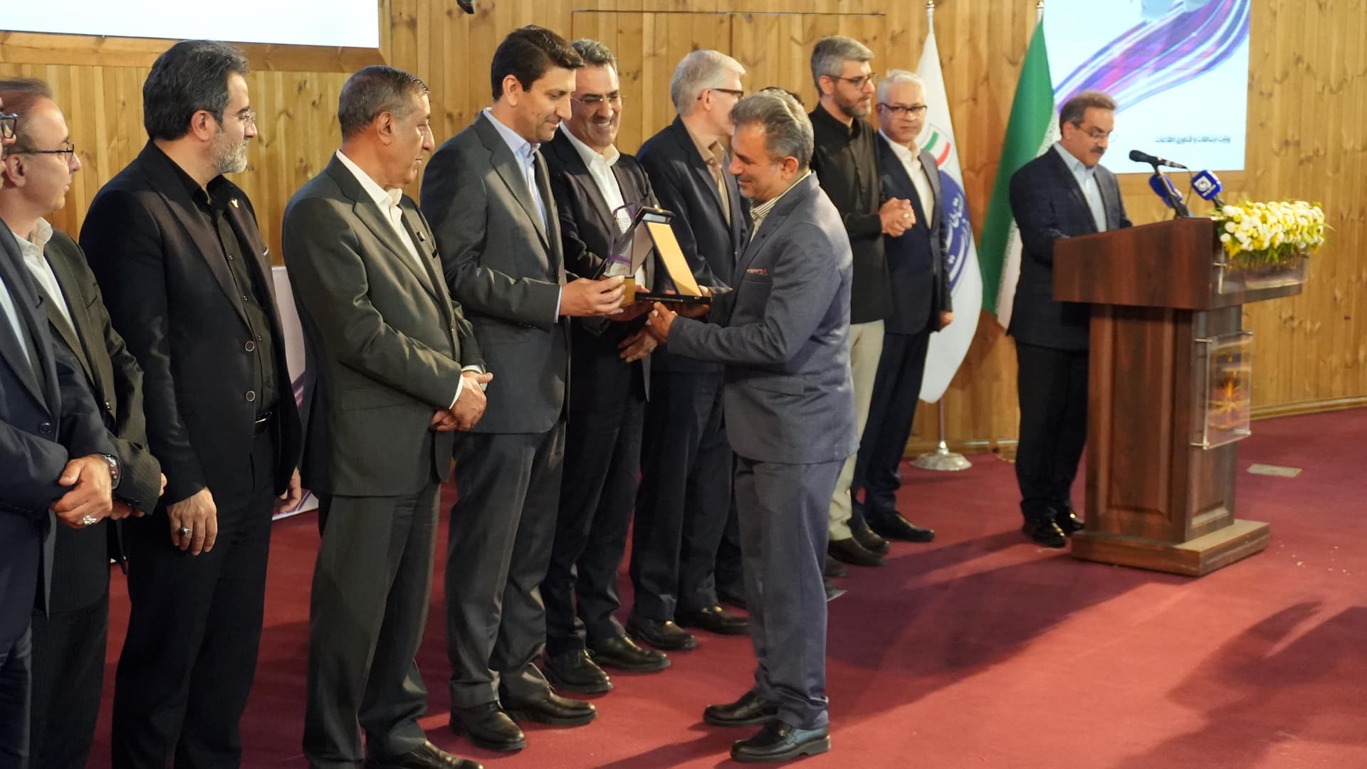 تقدیر معاون اجرایی رئیس‌جمهور از مدیرکل مهندسی شبکه شرکت ارتباطات زیرساخت