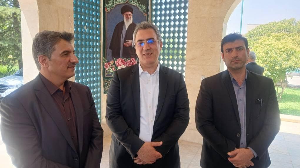 ادای احترام مدیرعامل شرکت ارتباطات زیرساخت به مقام شامخ شهدای گمنام در کرمانشاه