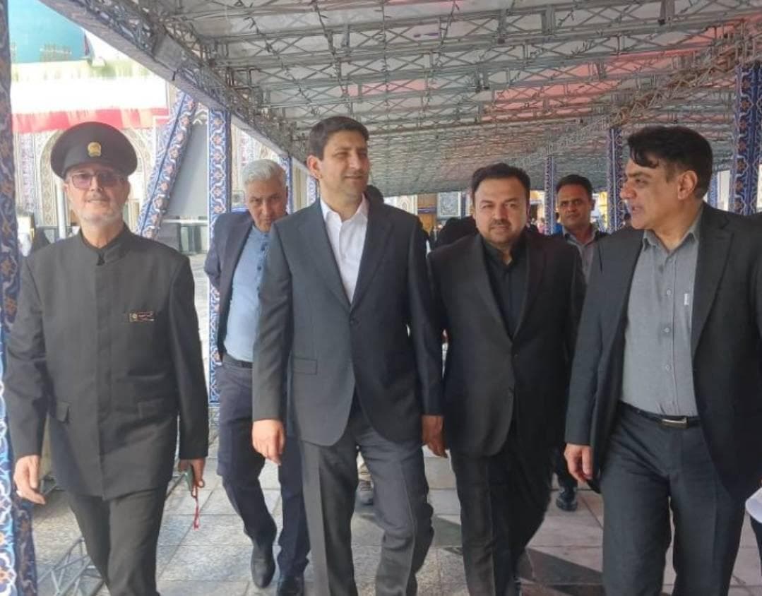 آغاز برنامه‌های کاری وزیر ارتباطات در خراسان شمالی و گلستان با زیارت حرم مطهر رضوی