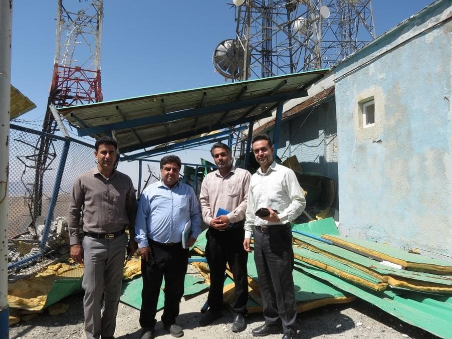 بازدید کارشناسان رسمی دادگستری از ایستگاه «کوه بازو» برای برآورد خسارات حمله دشمن آمریکایی