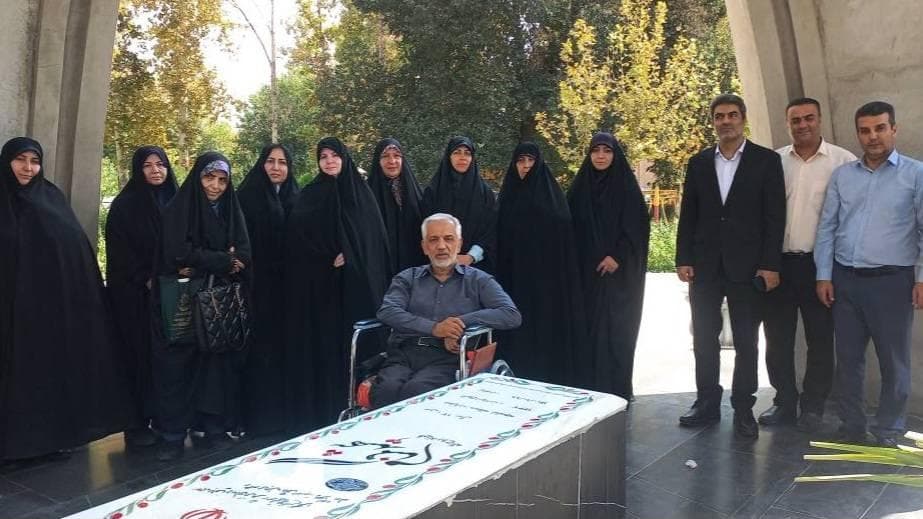 تکریم خانواده شهید «سید مرتضی رضا غدیری» در آیین گرامیداشت هفته دفاع مقدس تکریم خانواده شهید «سید مرتضی رضا غدیری» در آیین گرامیداشت هفته دفاع مقدس
