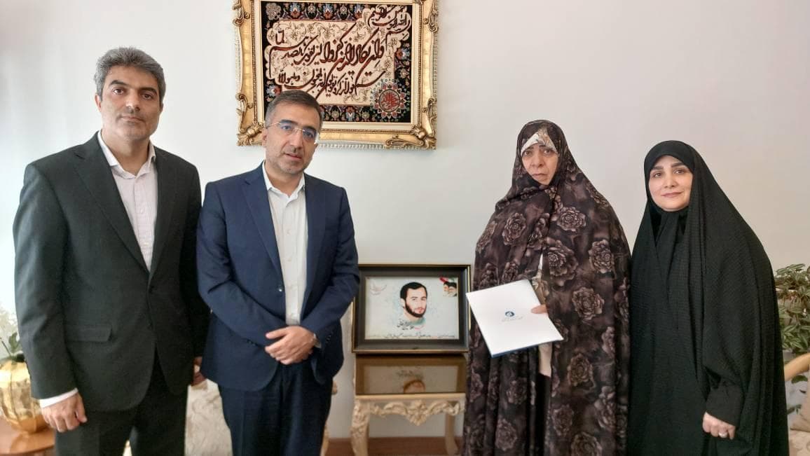 از خانواده شهید والامقام «غلامحسین عرفانی» تجلیل شد