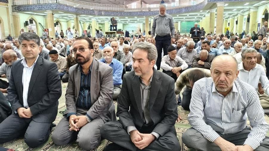 برپایی میز خدمت ارتباطات زیرساخت همدان در نماز جمعه/ پاسخگویی مستقیم به مطالبات مردمی