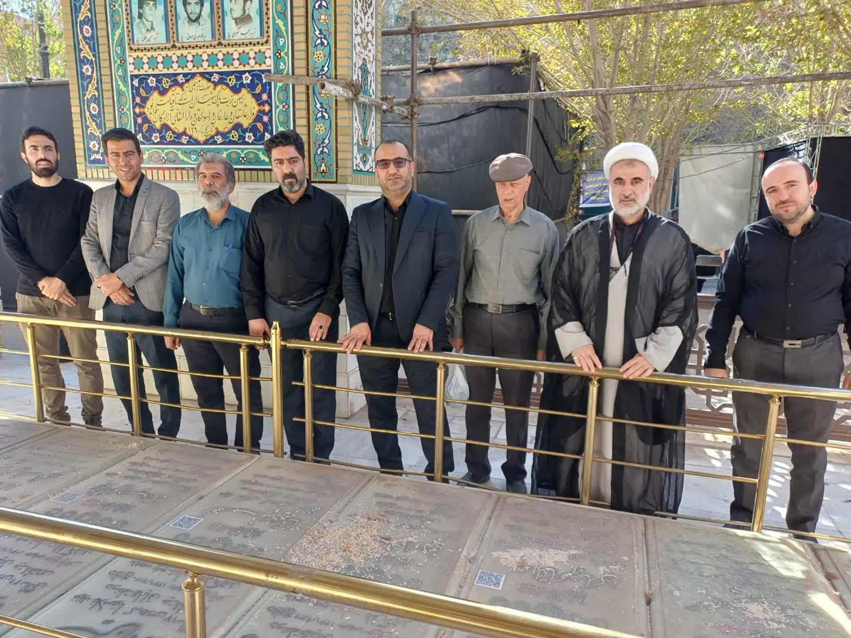 تجدید میثاق مدیر و کارکنان ارتباطات زیرساخت استان قم با آرمان‌های شهدا در هفته دفاع مقدس