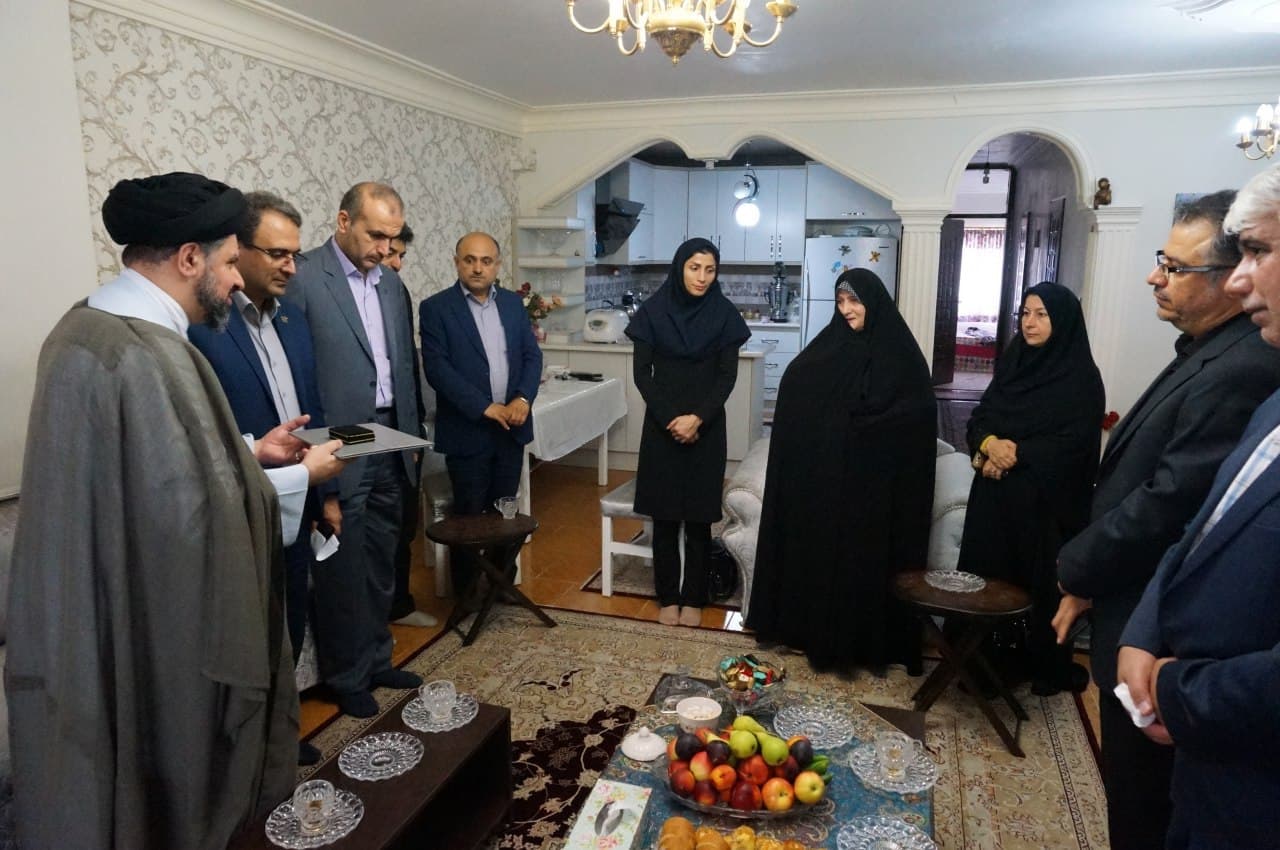 مدیران ICT استان گیلان با خانواده های شهدا، جانباز و آزاده دیدار کردند مدیران ICT استان گیلان با خانواده های شهدا، جانباز و آزاده دیدار کردند