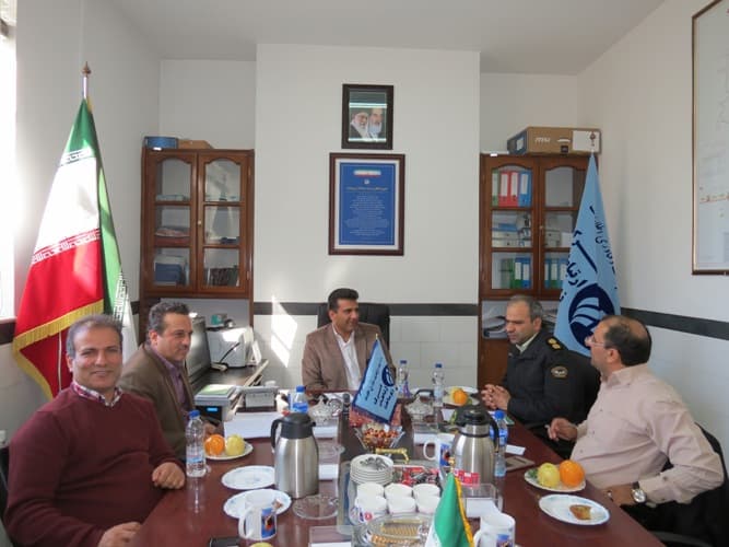 مدیر کل ارتباطات زیر ساخت استان یزد با رئیس پلیس فتا این استان دیدار کرد مدیر کل ارتباطات زیر ساخت استان یزد با رئیس پلیس فتا این استان دیدار کرد