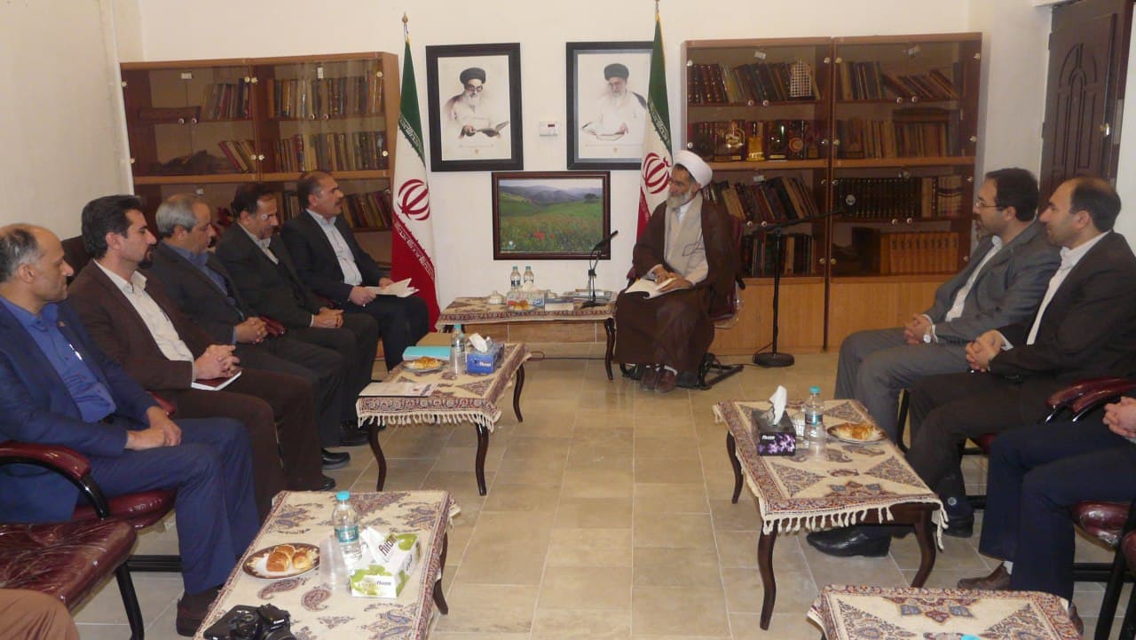 مدیران حوزه وزارت ارتباطات و فناوری اطلاعات با امام جمعه شهرکرد دیدار کردند مدیران حوزه وزارت ارتباطات و فناوری اطلاعات با امام جمعه شهرکرد دیدار کردند