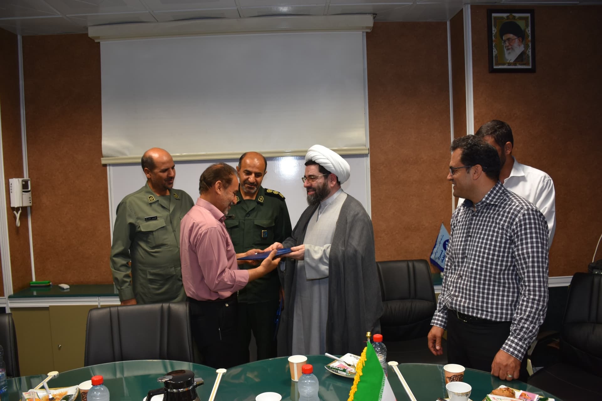 مراسم تودیع و معارفه فرمانده پایگاه مقاومت بسیج اداره کل ارتباطات زیرساخت استان فارس برگزار شد مراسم تودیع و معارفه فرمانده پایگاه مقاومت بسیج اداره کل ارتباطات زیرساخت استان فارس برگزار شد
