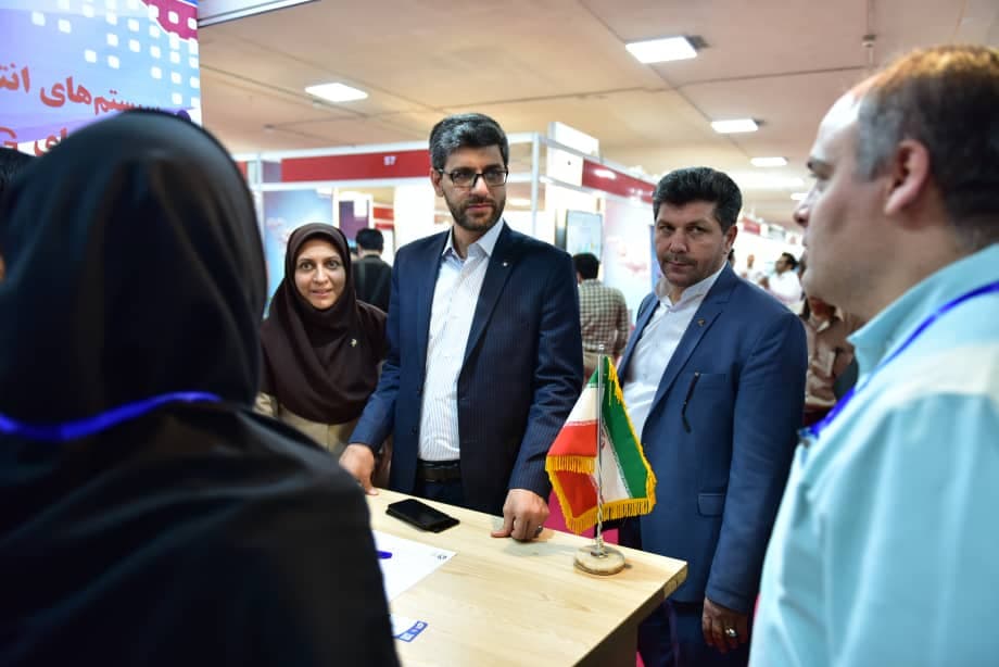 مدیرعامل شرکت ارتباطات زیرساخت از نمایشگاه " فرصت های ساخت داخل و رونق تولید " بازدید کرد مدیرعامل شرکت ارتباطات زیرساخت از نمایشگاه " فرصت های ساخت داخل و رونق تولید " بازدید کرد
