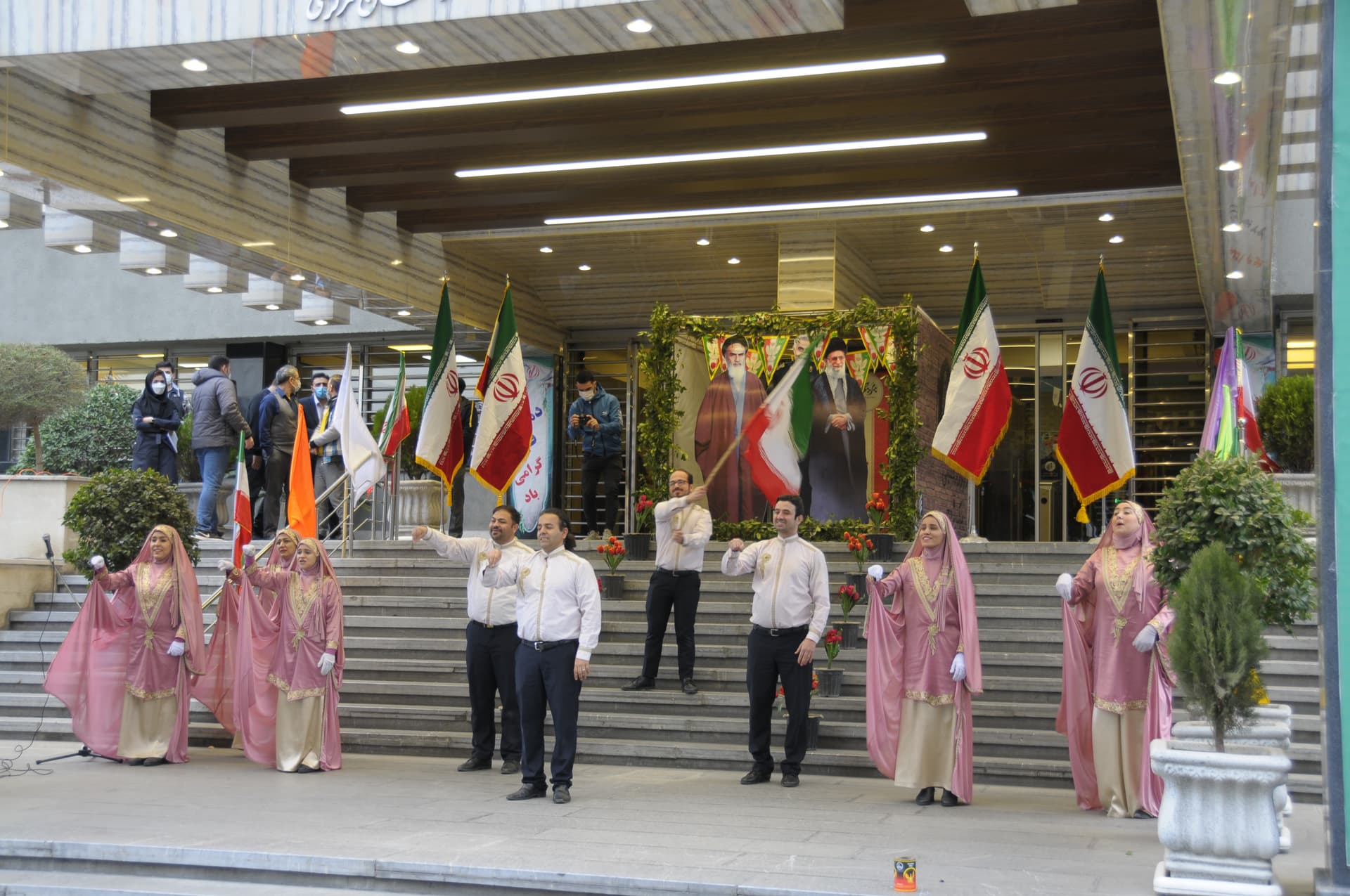 جشن گرامیداشت دهه فجر در شرکت ارتباطات زیر ساخت برگزار شد جشن گرامیداشت دهه فجر در شرکت ارتباطات زیر ساخت برگزار شد