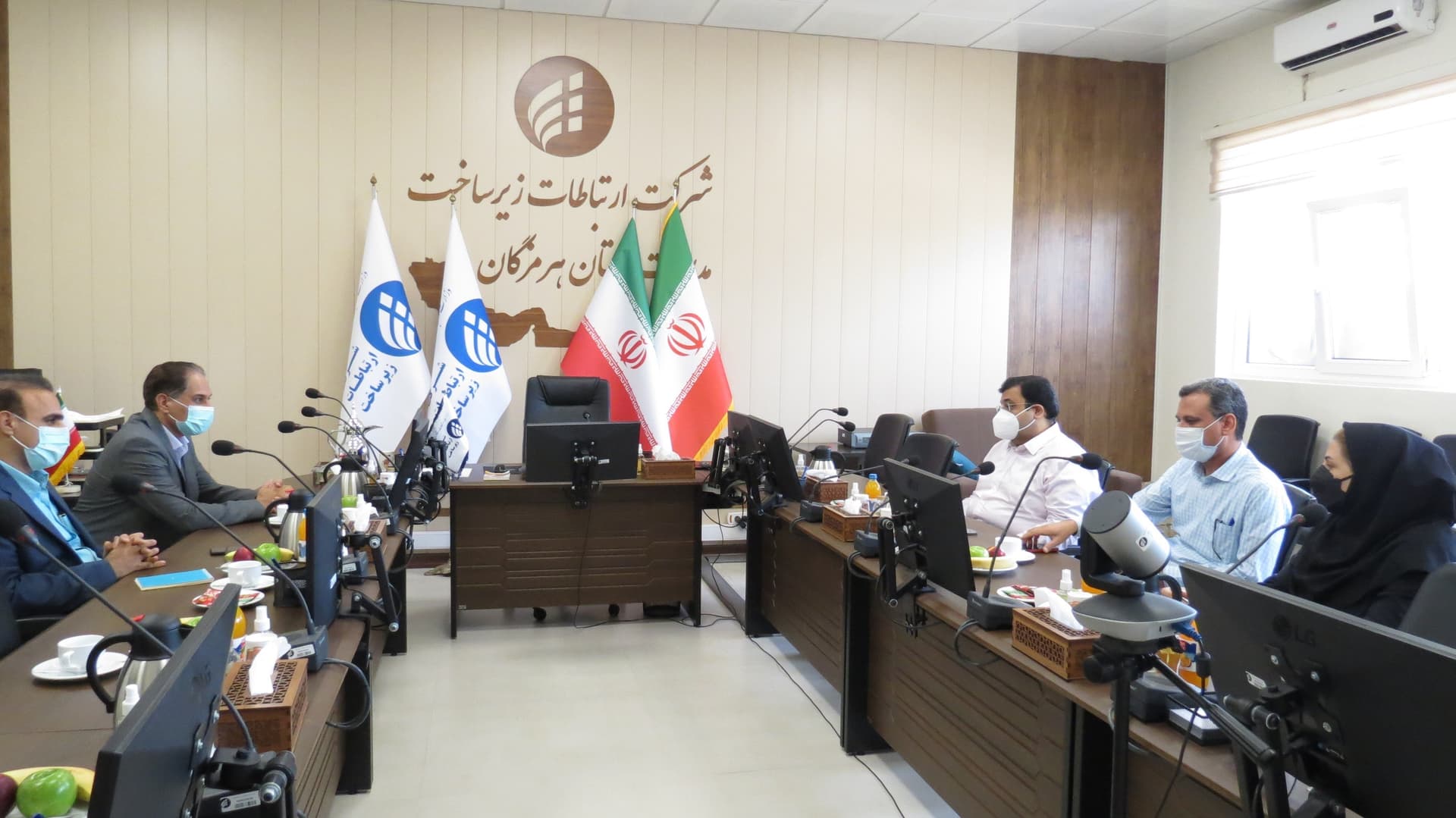 برگزاری جلسه مشترک مدیریت ارتباطات زیرساخت استان هرمزگان با مخابرات منطقه هرمزگان برگزاری جلسه مشترک مدیریت ارتباطات زیرساخت استان هرمزگان با مخابرات منطقه هرمزگان