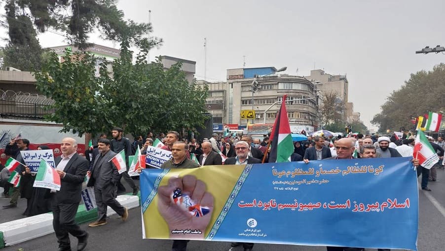 حضور کارکنان و مدیران شرکت ارتباطات زیرساخت در مراسم ۱۳ آبان حضور کارکنان و مدیران شرکت ارتباطات زیرساخت در مراسم ۱۳ آبان