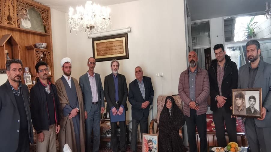 دیدار مدیر زیرساخت اصفهان با خانواده شهیدان شهبازی دستجردی دیدار مدیر زیرساخت اصفهان با خانواده شهیدان شهبازی دستجردی