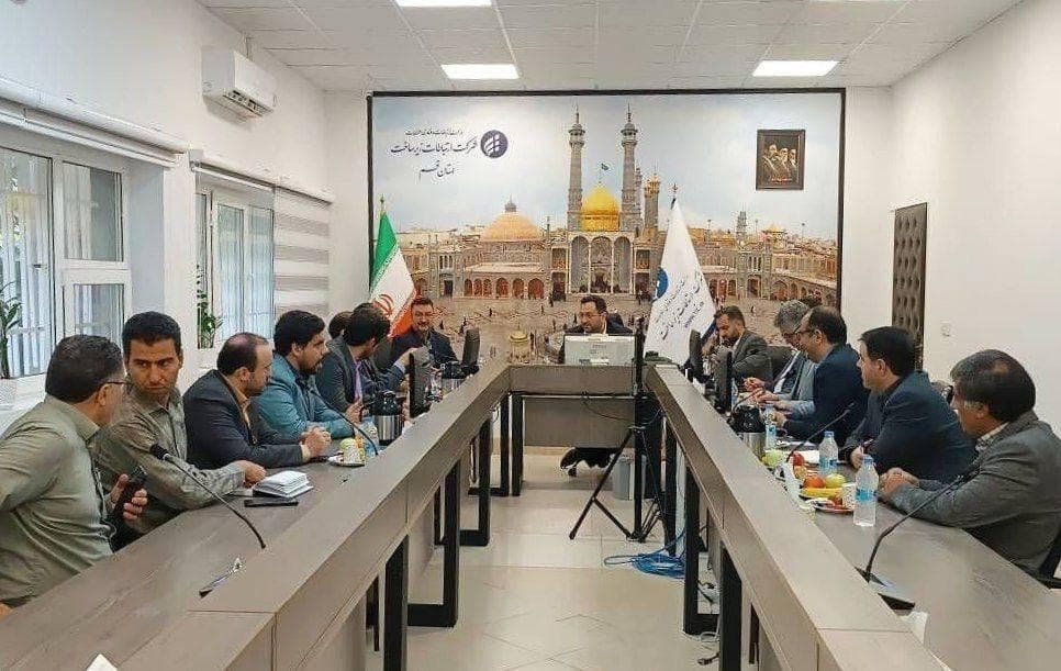 بازدید معاون وزیر ارتباطات از زیرساختهای فناوری قم؛ تأکید بر رفع موانع شرکتهای فناور