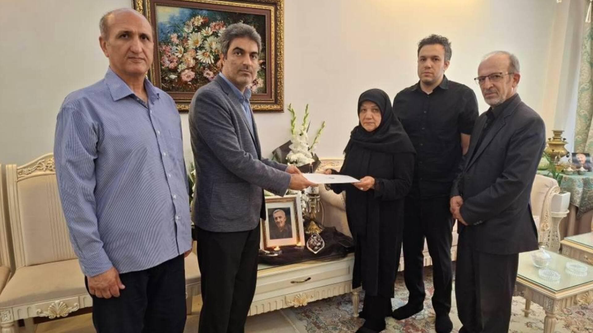 دیدار رئیس اداره ایثارگران با خانواده مرحوم محمد نوروزنیا، جانباز و بازنشسته شرکت ارتباطات زیرساخت دیدار رئیس اداره ایثارگران با خانواده مرحوم محمد نوروزنیا، جانباز و بازنشسته شرکت ارتباطات زیرساخت